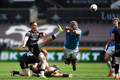 260425 - Ospreys v Dragons RFC - United Rugby Championship - Kieron Hardy of Ospreys has his kick blocked by Dan Lydiate of Dragons