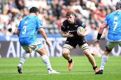 260425 - Ospreys v Dragons RFC - United Rugby Championship - James Ratti of Ospreys is challenged by Chris Coleman of Dragons