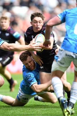 260425 - Ospreys v Dragons RFC - United Rugby Championship - Dan Edwards of Ospreys is challenged by Aneurin Owen of Dragons