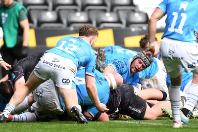 260425 - Ospreys v Dragons RFC - United Rugby Championship - Ben Warren of Ospreys scores a try