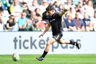 260425 - Ospreys v Dragons RFC - United Rugby Championship - Dan Edwards of Ospreys kicks the conversion