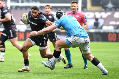 260425 - Ospreys v Dragons RFC - United Rugby Championship - Keelan Giles of Ospreys is challenged by Rhodri Jones of Dragons