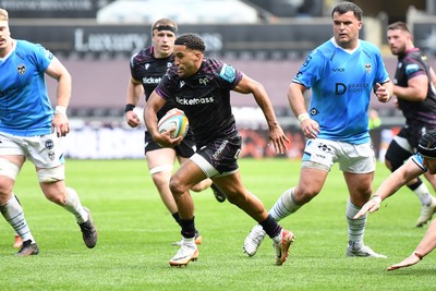 260425 - Ospreys v Dragons RFC - United Rugby Championship - Keelan Giles of Ospreys runs in to score a try
