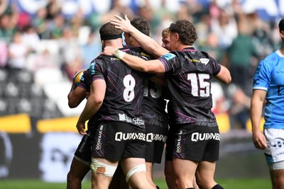 260425 - Ospreys v Dragons RFC - United Rugby Championship - Keelan Giles of Ospreys celebrates scoring a try with team mates