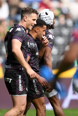 260425 - Ospreys v Dragons RFC - United Rugby Championship - Keelan Giles of Ospreys celebrates scoring a try with team mates