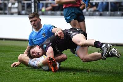 260425 - Ospreys v Dragons RFC - United Rugby Championship - Dan Edwards of Ospreys scores a try