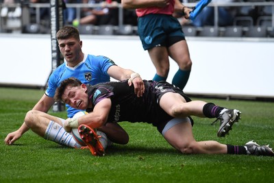 260425 - Ospreys v Dragons RFC - United Rugby Championship - Dan Edwards of Ospreys scores a try