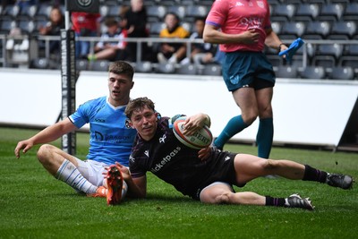 260425 - Ospreys v Dragons RFC - United Rugby Championship - Dan Edwards of Ospreys scores a try