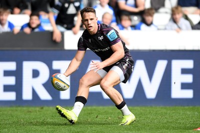 260425 - Ospreys v Dragons RFC - United Rugby Championship - Kieron Hardy of Ospreys  runs in to score a try
