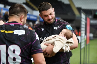 260425 - Ospreys v Dragons RFC - United Rugby Championship - Gareth Thomas of Ospreys with family at full time