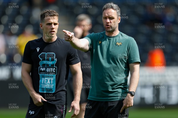 260425 - Ospreys v Dragons RFC - United Rugby Championship - Ospreys Head Coach Mark Jones during warm up