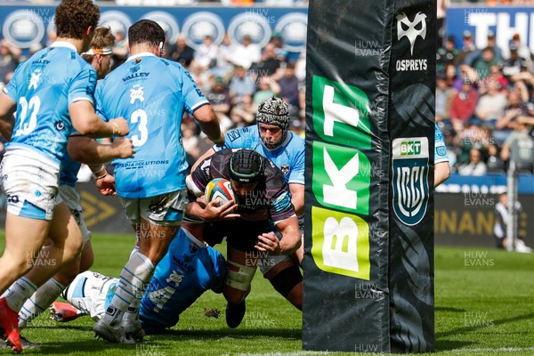 260425 - Ospreys v Dragons RFC - United Rugby Championship - Will Spencer of Ospreys Scores a Try