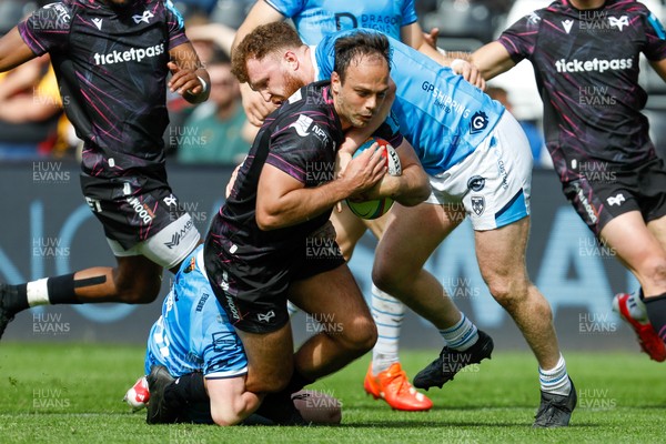 260425 - Ospreys v Dragons RFC - United Rugby Championship - Evardi Boshoff of Ospreys