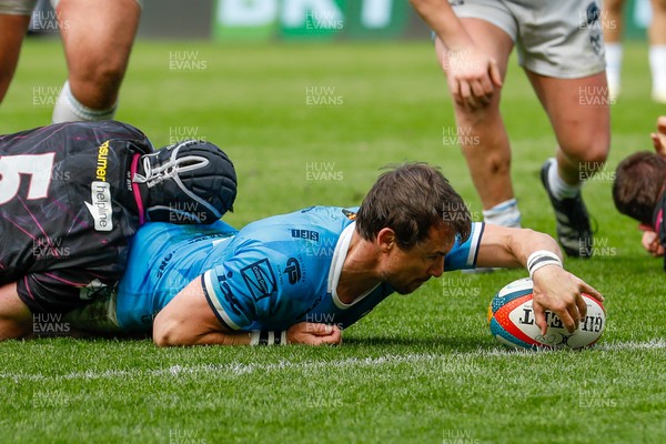 260425 - Ospreys v Dragons RFC - United Rugby Championship - Rhodri Williams of Dragons Scores a Try