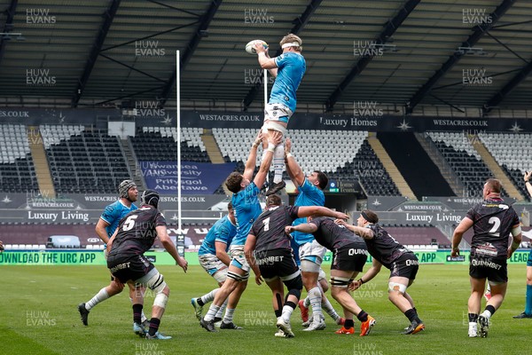 260425 - Ospreys v Dragons RFC - United Rugby Championship - Aaron Wainwright of Dragons