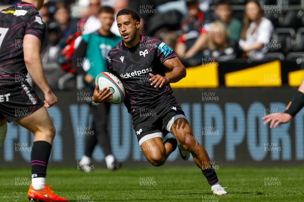 260425 - Ospreys v Dragons RFC - United Rugby Championship - Keelan Giles of Ospreys