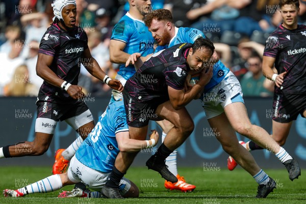 260425 - Ospreys v Dragons RFC - United Rugby Championship - Evardi Boshoff of Ospreys