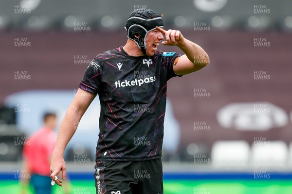 260425 - Ospreys v Dragons RFC - United Rugby Championship - Adam Beard of Ospreys