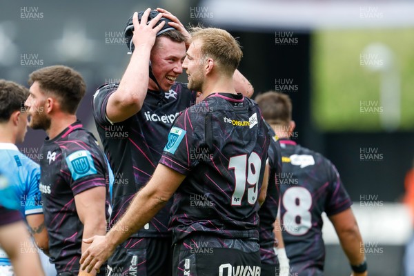 260425 - Ospreys v Dragons RFC - United Rugby Championship - Adam Beard of Ospreys at end of game