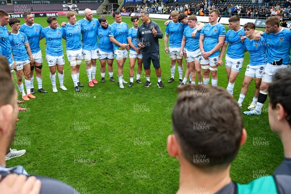 260425 - Ospreys v Dragons RFC - United Rugby Championship - Dragons RFC players huddle at end of game