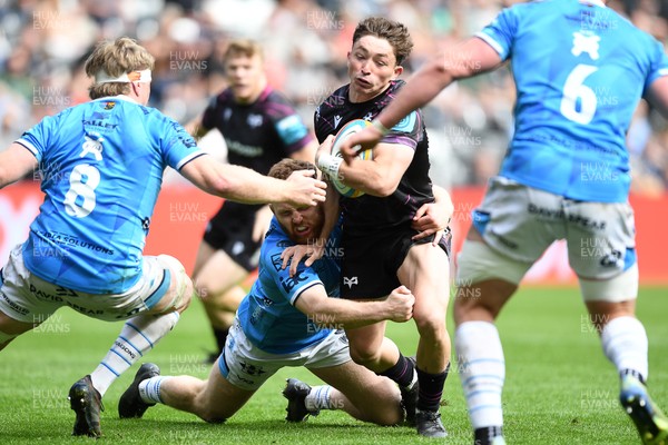 260425 - Ospreys v Dragons RFC - United Rugby Championship - Dan Edwards of Ospreys is challenged by Aneurin Owen of Dragons