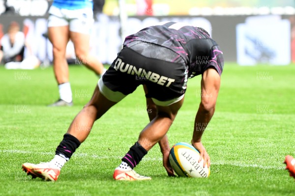 260425 - Ospreys v Dragons RFC - United Rugby Championship - Keelan Giles of Ospreys scores a try