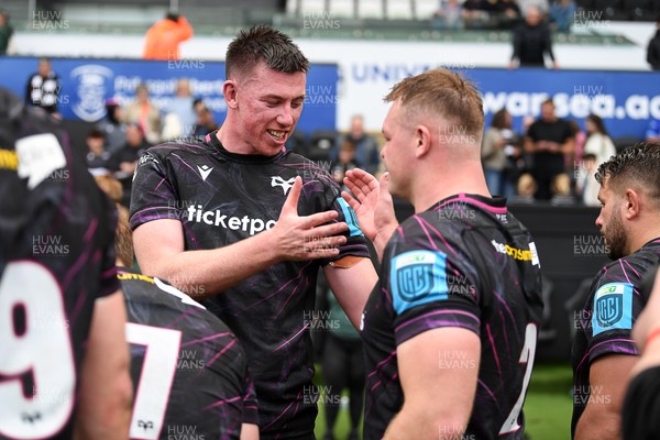 260425 - Ospreys v Dragons RFC - United Rugby Championship - Adam Beard of Ospreys and Dewi Lake of Ospreys at full time