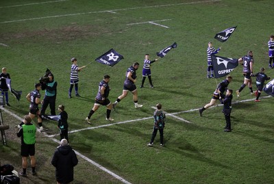 310126 - Ospreys v Dragons - United Rugby Championship - Ospreys run onto the pitch