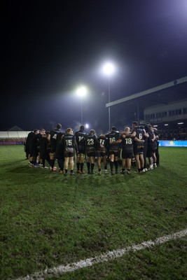 310126 - Ospreys v Dragons - United Rugby Championship - Ospreys team huddle