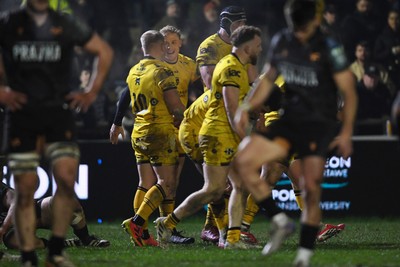 310126 - Ospreys v Dragons RFC - United Rugby Championship - Tinus De Beer of Dragons scores a try