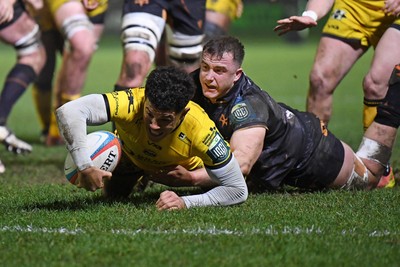 310126 - Ospreys v Dragons RFC - United Rugby Championship - Rio Dyer of Dragons goes close to putting the ball over the line for a try