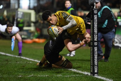 310126 - Ospreys v Dragons RFC - United Rugby Championship - Rio Dyer of Dragons goes close to scoring a try