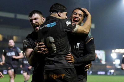 310126 - Ospreys v Dragons RFC - United Rugby Championship - Keelan Giles of Ospreys celebrates scoring a try with team mates