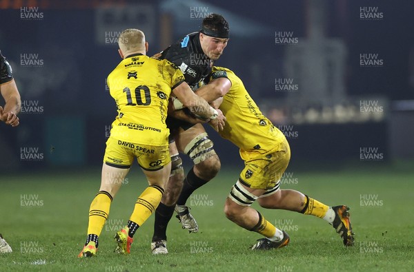 310126 - Ospreys v Dragons - United Rugby Championship - Ryan Smith of Ospreys is tackled by Tinus de Beer and Wyn Jones of Dragons 