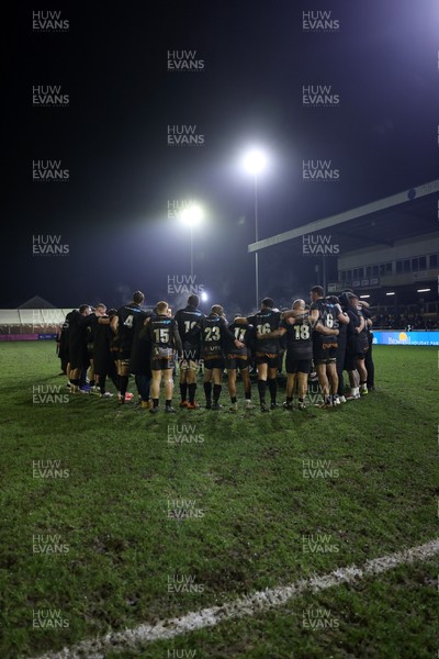 310126 - Ospreys v Dragons - United Rugby Championship - Ospreys team huddle