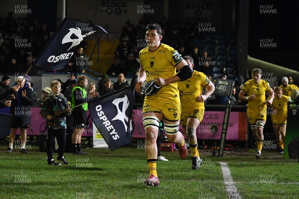 310126 - Ospreys v Dragons RFC - United Rugby Championship - Seb Davies of Dragons runs out at the start of the match