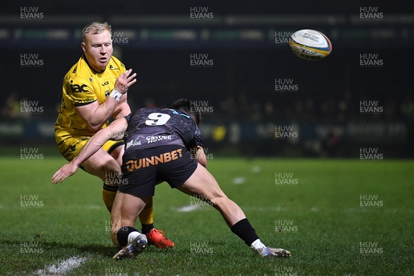 310126 - Ospreys v Dragons RFC - United Rugby Championship - Tinus De Beer of Dragons is challenged by Rueben Morgan-Williams of Ospreys