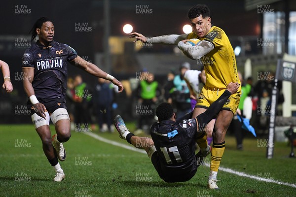 310126 - Ospreys v Dragons RFC - United Rugby Championship - Rio Dyer of Dragons is challenged by] Keelan Giles of Ospreys