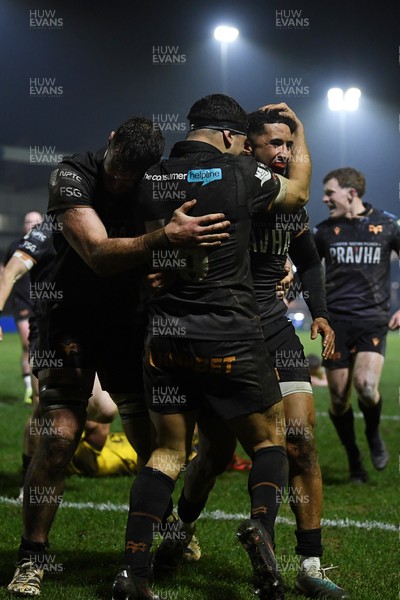 310126 - Ospreys v Dragons RFC - United Rugby Championship - Keelan Giles of Ospreys celebrates scoring a try with team mates