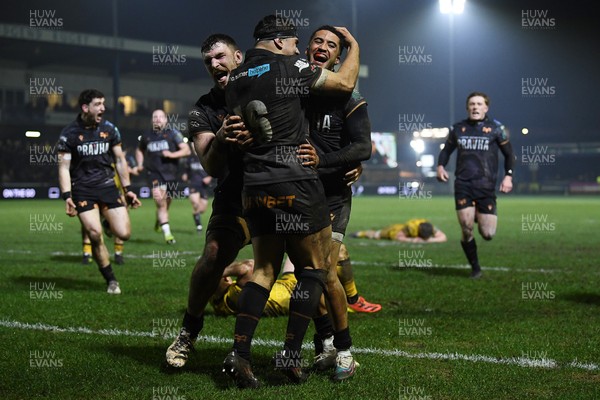 310126 - Ospreys v Dragons RFC - United Rugby Championship - Keelan Giles of Ospreys celebrates scoring a try with team mates