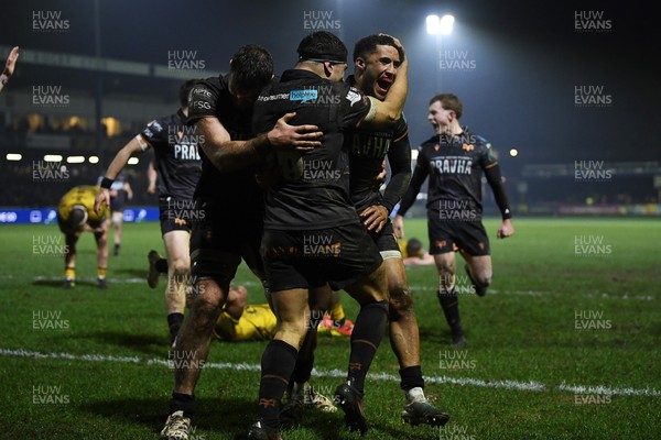 310126 - Ospreys v Dragons RFC - United Rugby Championship - Keelan Giles of Ospreys celebrates scoring a try with team mates