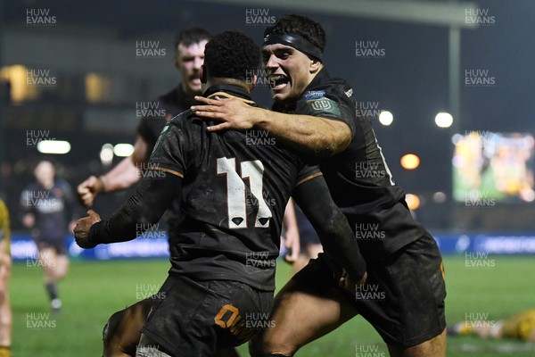 310126 - Ospreys v Dragons RFC - United Rugby Championship - Keelan Giles of Ospreys celebrates scoring a try with team mates