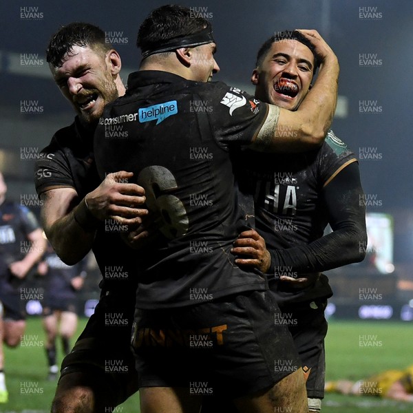 310126 - Ospreys v Dragons RFC - United Rugby Championship - Keelan Giles of Ospreys celebrates scoring a try with team mates