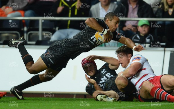 210913 - Ospreys v Edinburgh - RaboDirect PRO12 -Eli Walker of Ospreys scores try