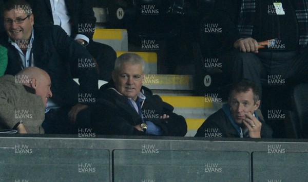 210913 - Ospreys v Edinburgh - RaboDirect PRO12 -Warren Gatland and Rob Howley look on