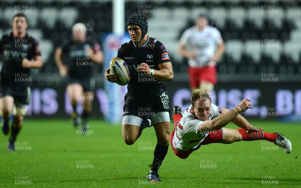 210913 - Ospreys v Edinburgh - RaboDirect PRO12 -Matthew Morgan of Ospreys breaks to score try