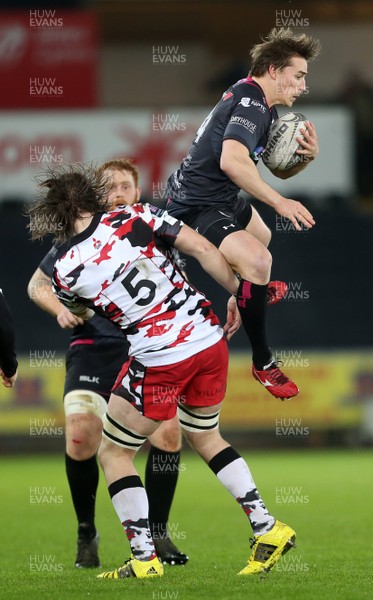 190216 - Ospreys v Edinburgh - Guinness PRO12 - Jeff Hassler of Ospreys catches the high ball