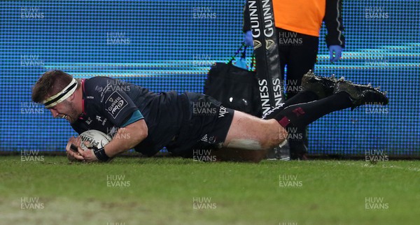 190216 - Ospreys v Edinburgh - Guinness PRO12 - Scott Otten of Ospreys scores a try