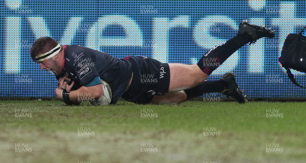 190216 - Ospreys v Edinburgh - Guinness PRO12 - Scott Otten of Ospreys scores a try