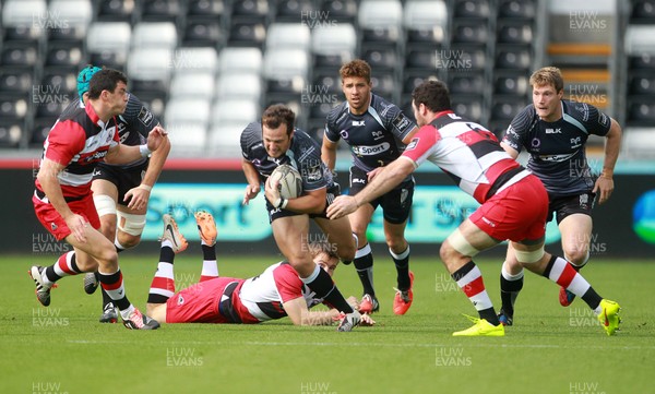 210914 - Ospreys v Edinburgh - Guinness PRO12 -  Dan Evans of Ospreys is tackled by Tim Visser and Tomas Leonardi of Edinburgh 